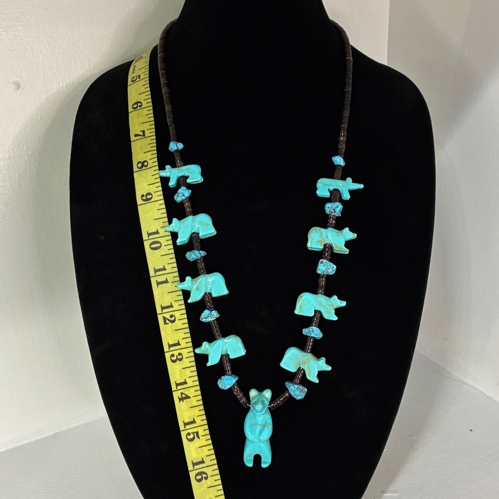 Vintage Zuni Turquoise Bear Fetish Necklace - Picture 2 of 6